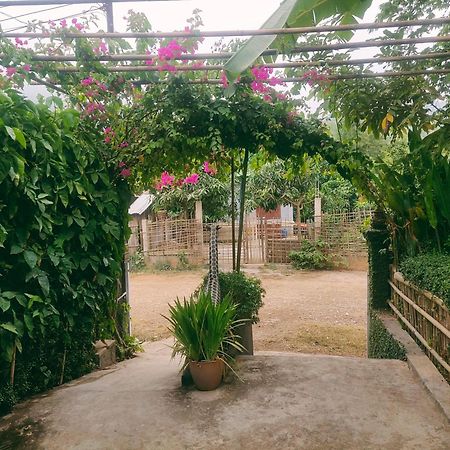 Meexok Guesthouse Nong Khiaw Exterior photo