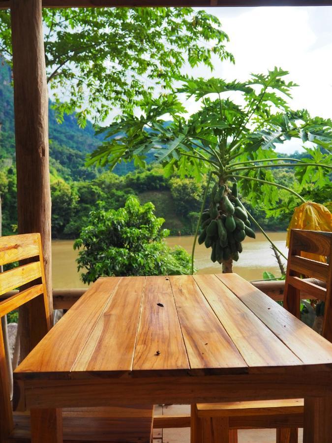 Meexok Guesthouse Nong Khiaw Exterior photo