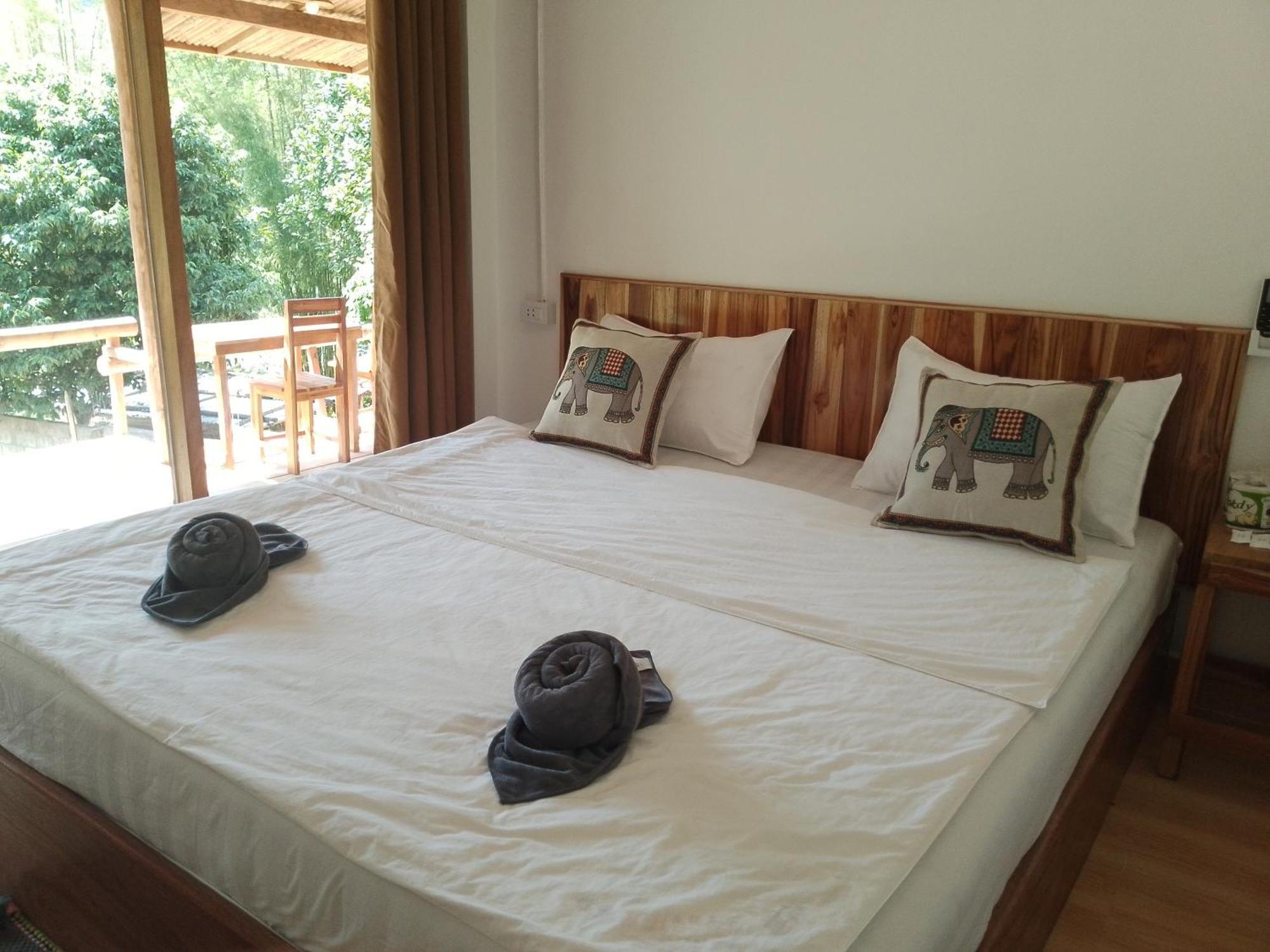 Meexok Guesthouse Nong Khiaw Exterior photo