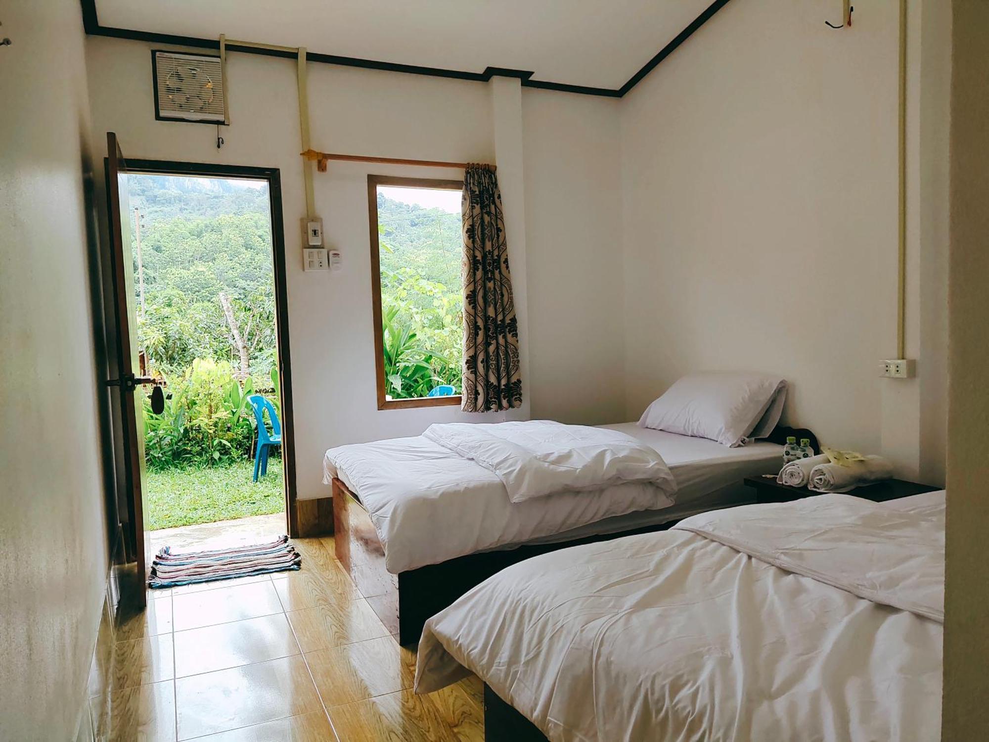 Meexok Guesthouse Nong Khiaw Exterior photo