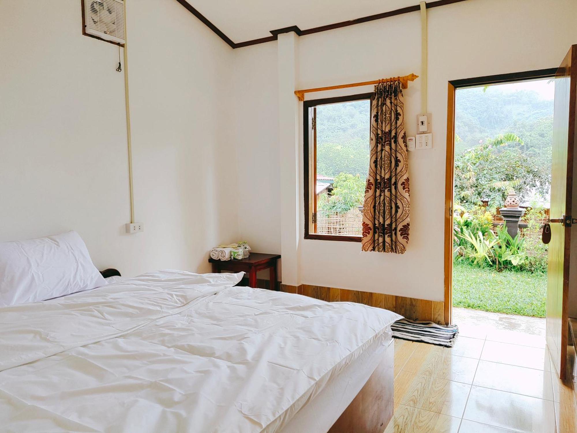 Meexok Guesthouse Nong Khiaw Exterior photo