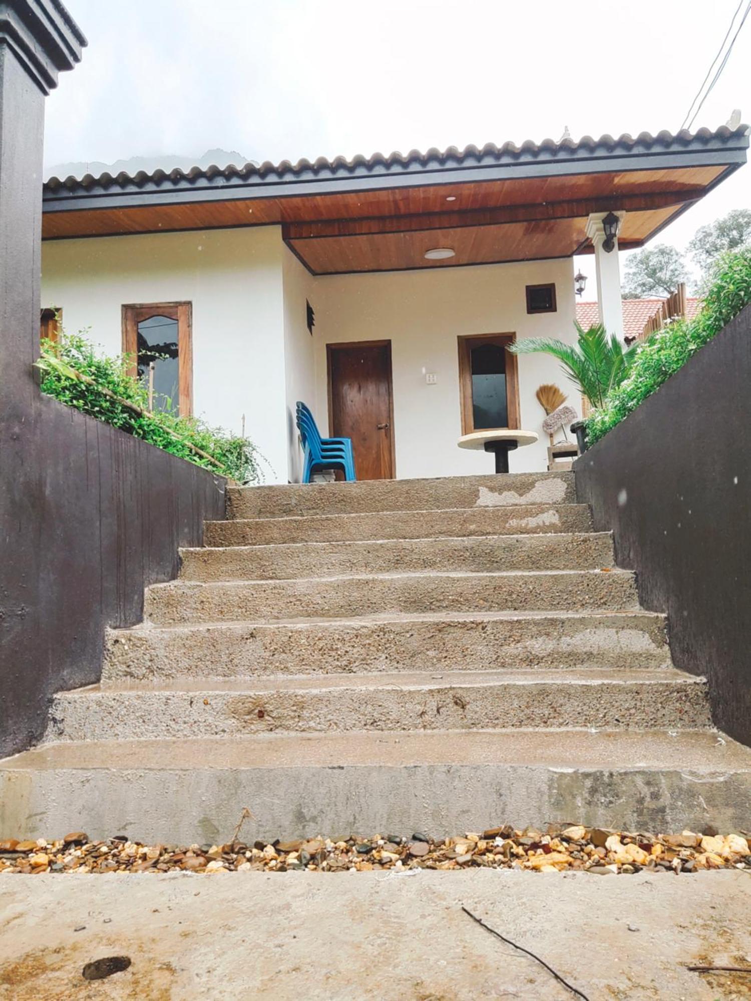 Meexok Guesthouse Nong Khiaw Exterior photo