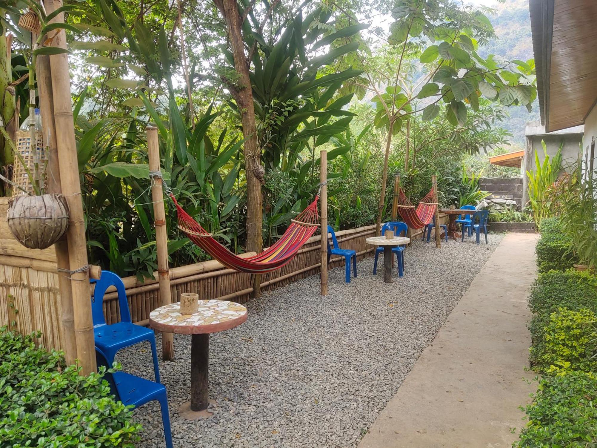Meexok Guesthouse Nong Khiaw Exterior photo