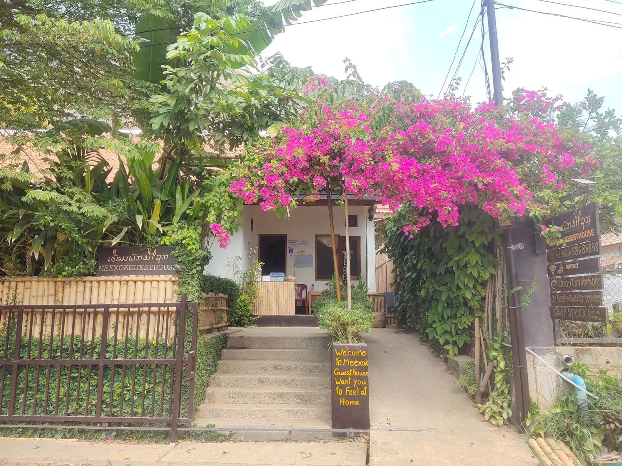 Meexok Guesthouse Nong Khiaw Exterior photo
