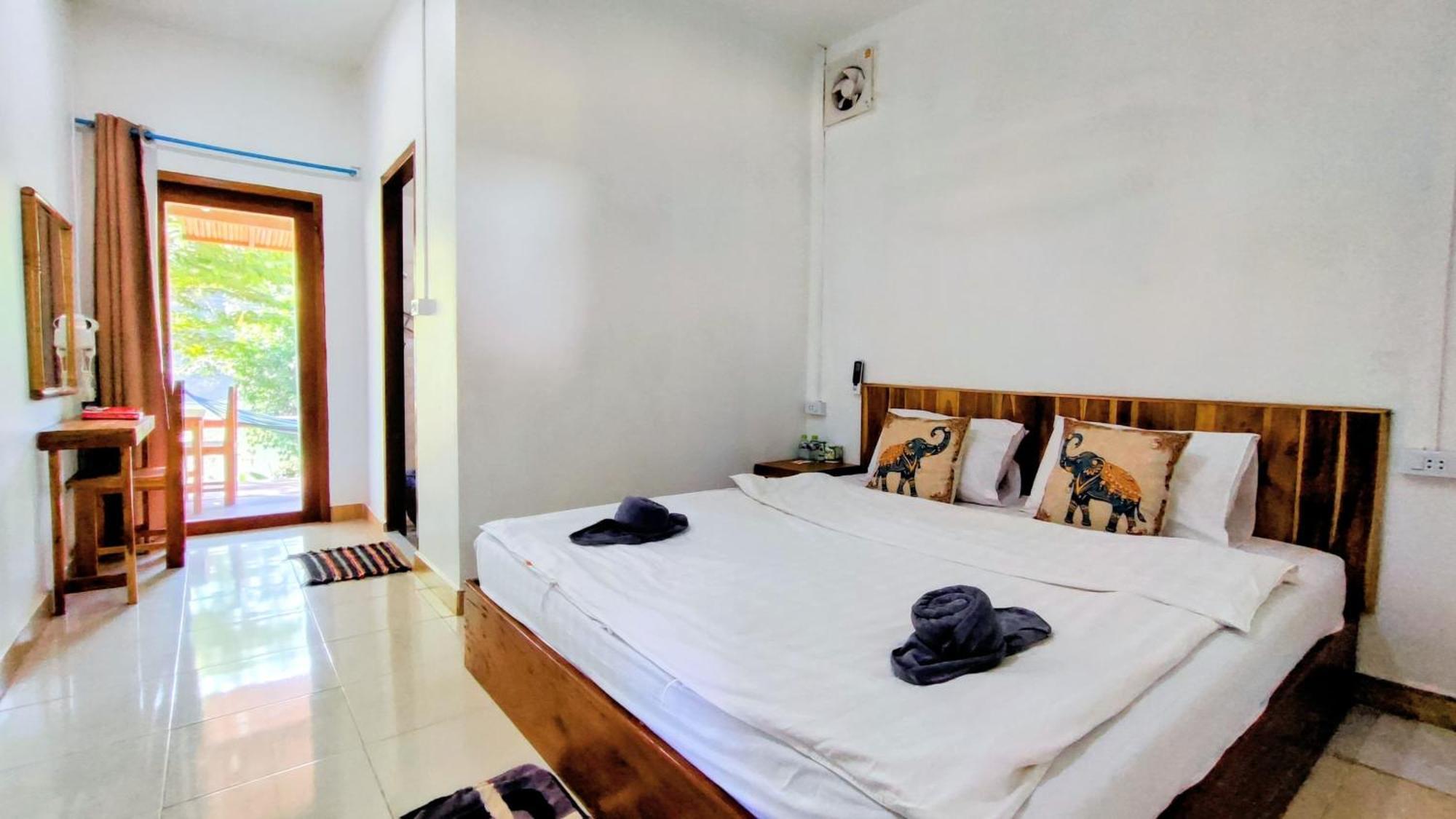 Meexok Guesthouse Nong Khiaw Exterior photo