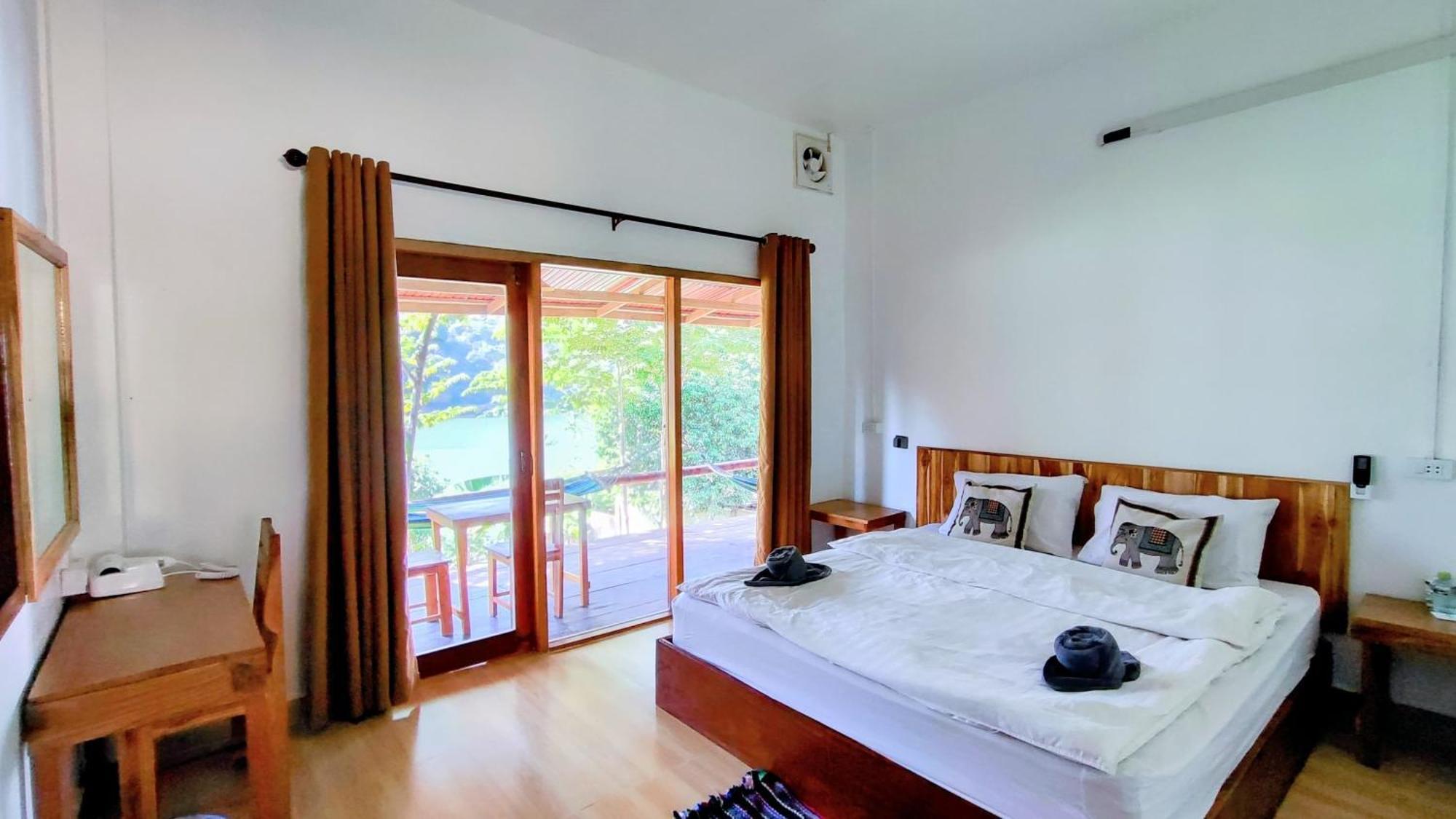 Meexok Guesthouse Nong Khiaw Exterior photo