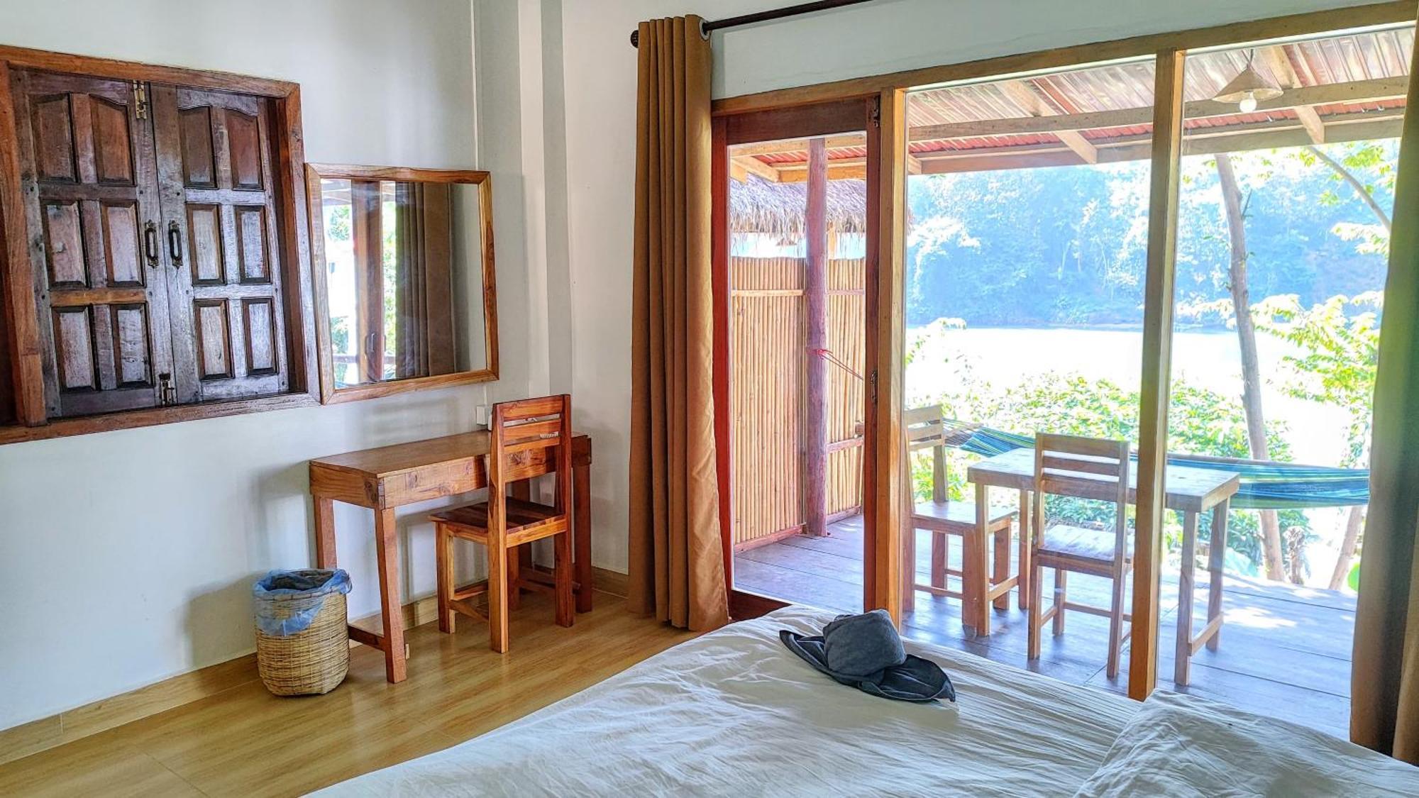 Meexok Guesthouse Nong Khiaw Exterior photo